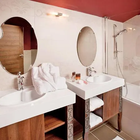 Sleeps 4 Pool Wifi Lägenhet
