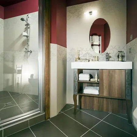 Sleeps 4 Pool Wifi Lägenhet